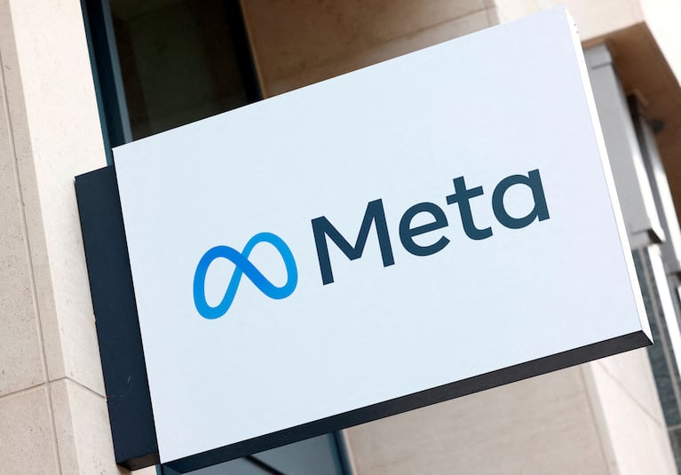 The logo of Meta Platforms' business group is seen in Brussels, Belgium. REUTERS/Yves Herman/File Photo