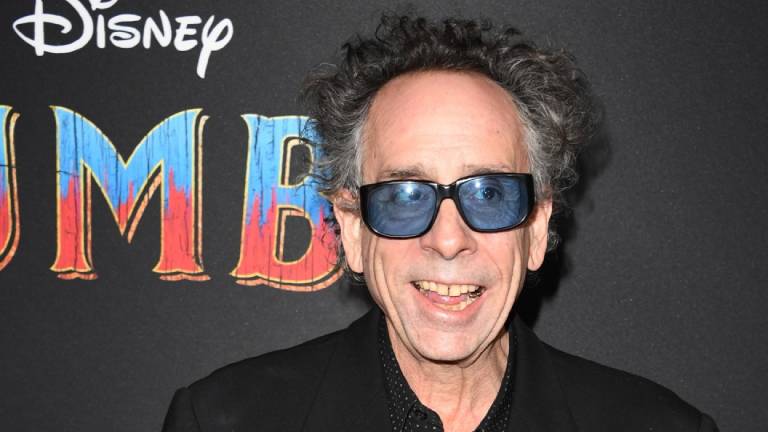 Tim Burton avanza el elenco de su serie sobre Los locos Adams