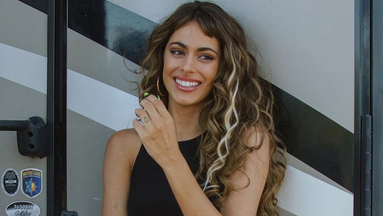 Tini grabará una canción con una cantante mexicana y otra española.