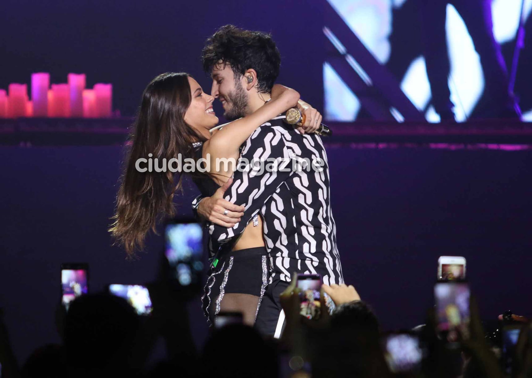 Tini Stoessel cantó con su novio, Sebastián Yatra (Foto: Movilpress)