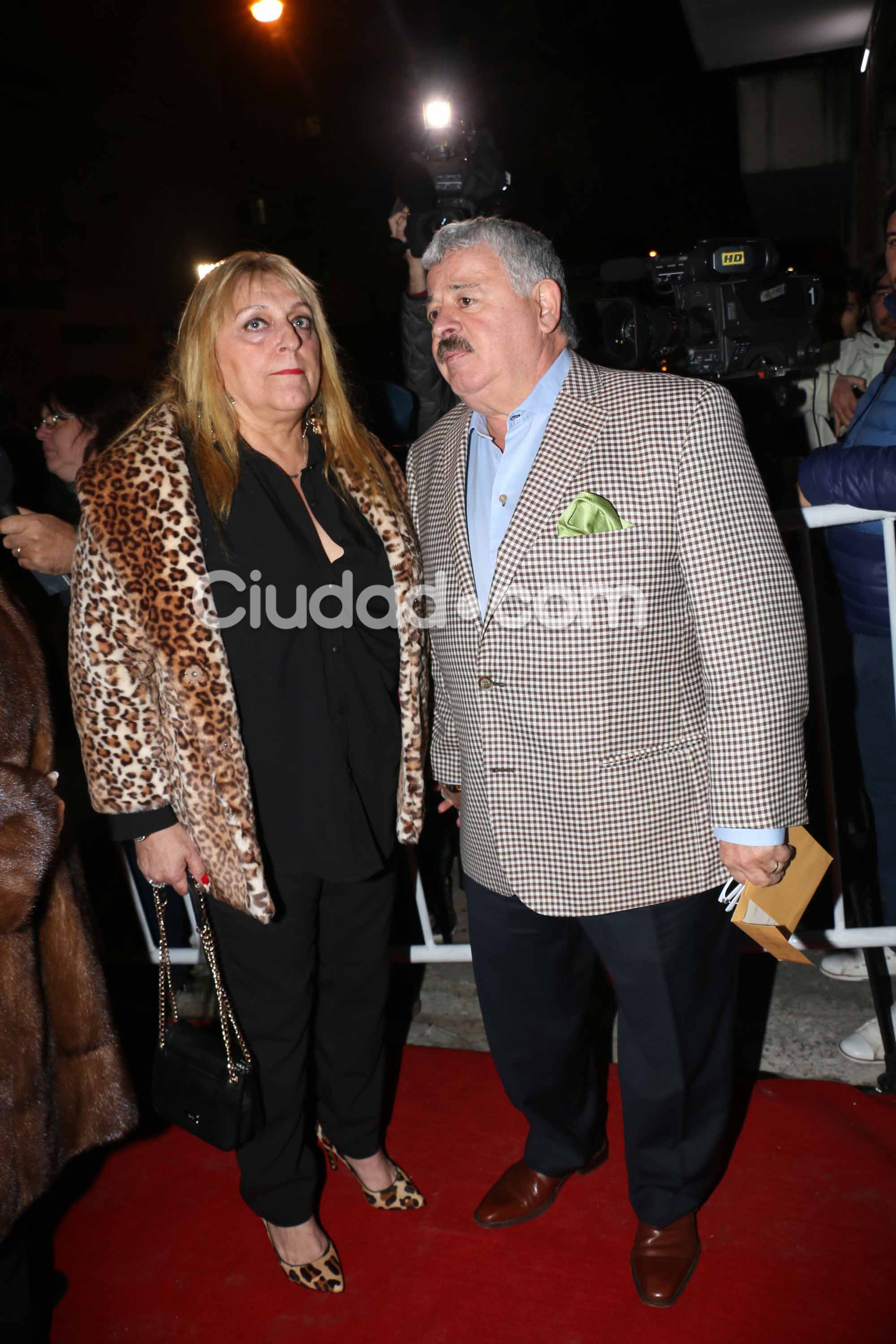 Tití Fernández y su mujer en el cumpleaños de Cacho Castaña. Foto: Movilpress-Ciudad.com.