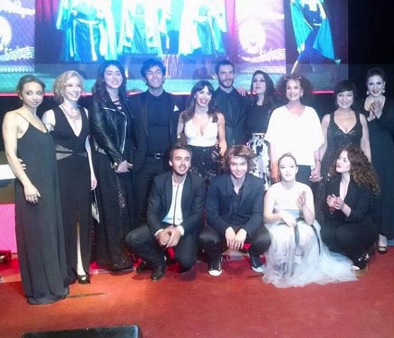 Todas las fotos de Lali Espósito y Mariano Martínez en la gala de Caras (Fotos: Instagram). 