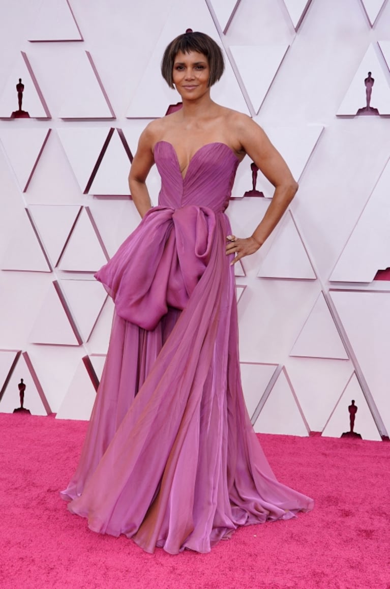 Todos los looks de los Premios Oscar 2021: glamour y distinción en la alfombra roja más famosa del mundo