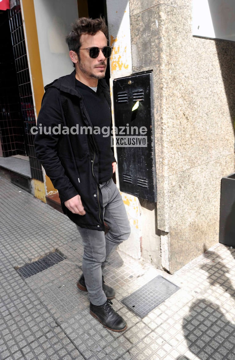 Tomás Fonzi en el velatorio de Pepe Soriano (Foto: Movilpress).