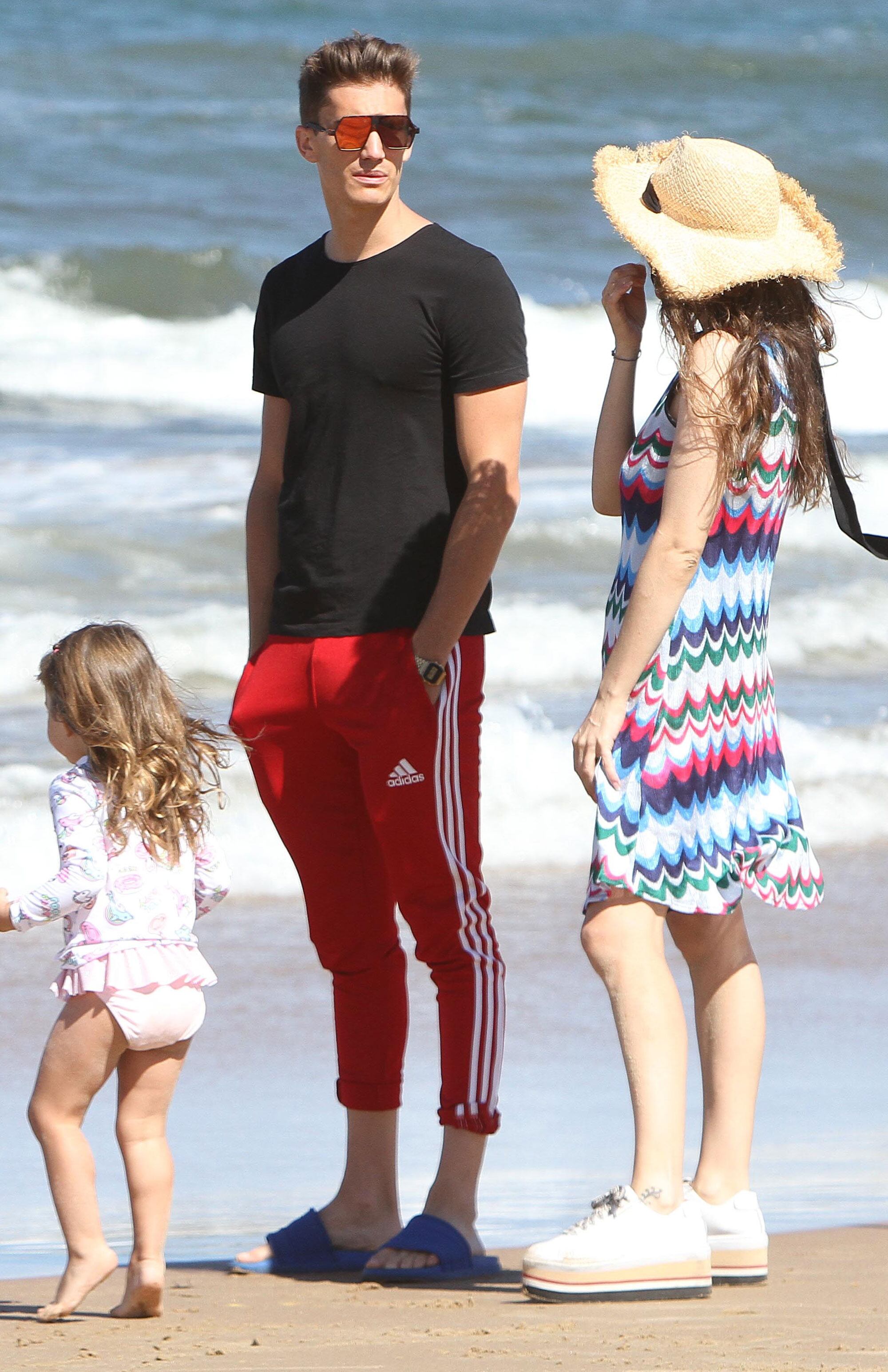 Tomás Guarracino, Ivana Figueiras y los mejores looks playeros de los famosos en Punta del Este. (Foto: GM Press)