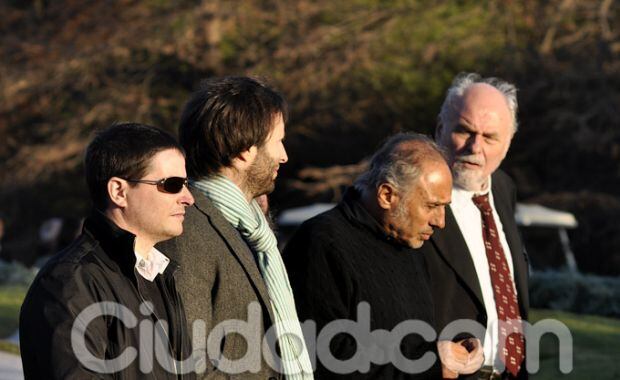 Tomás Yankelevich, de bufanda y Gustavo Yankelevich. (Foto: Jennifer Rubio - Ciudad.com)