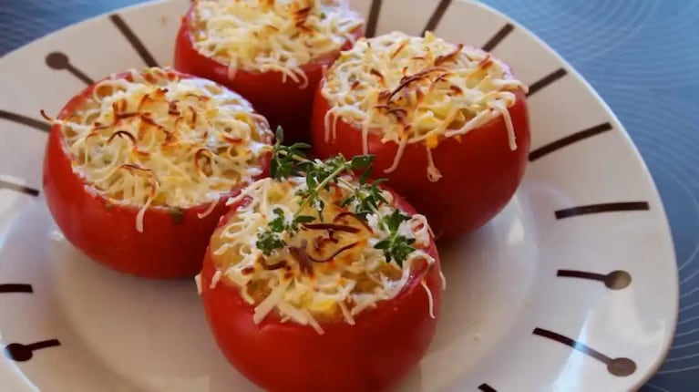 Tomates rellenos: una delicia colorida y fresca en cada bocado