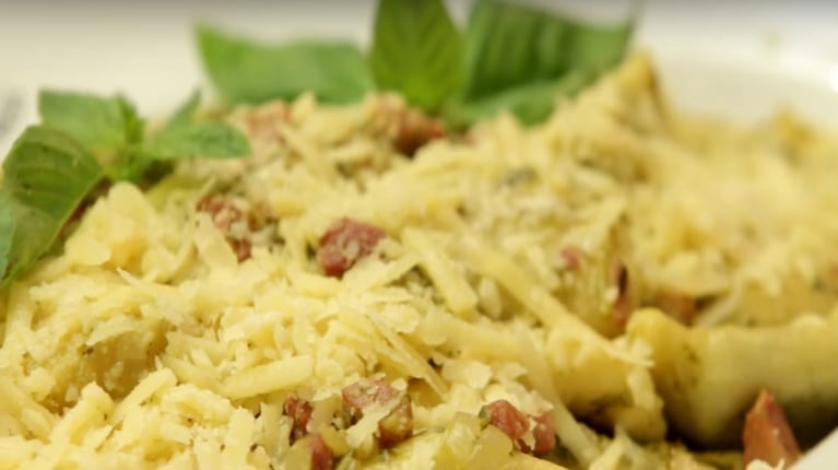 Tortellini con salsa cremosa de albahaca y panceta: una explosión de sabores irresistible