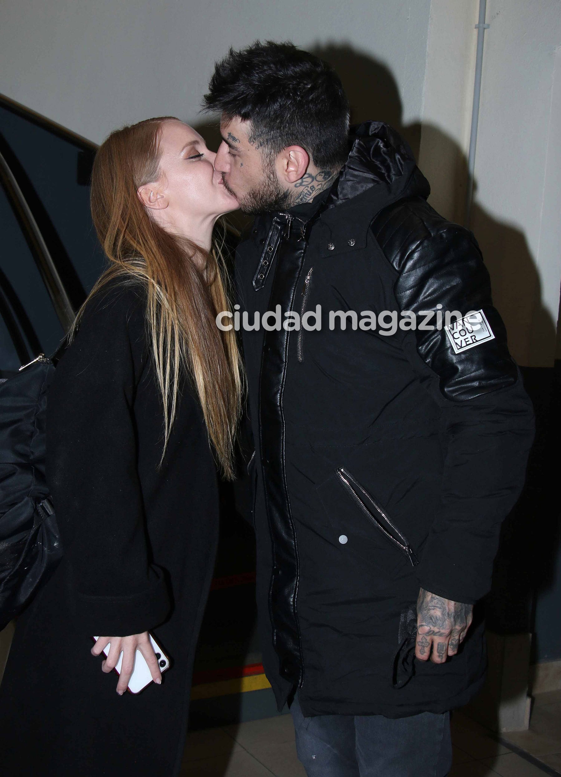 Ulises Bueno la rompió en su vuelta a los recitales en pandemia y lo celebró con su novia, Rocío Pardo (Foto: Movilpress)