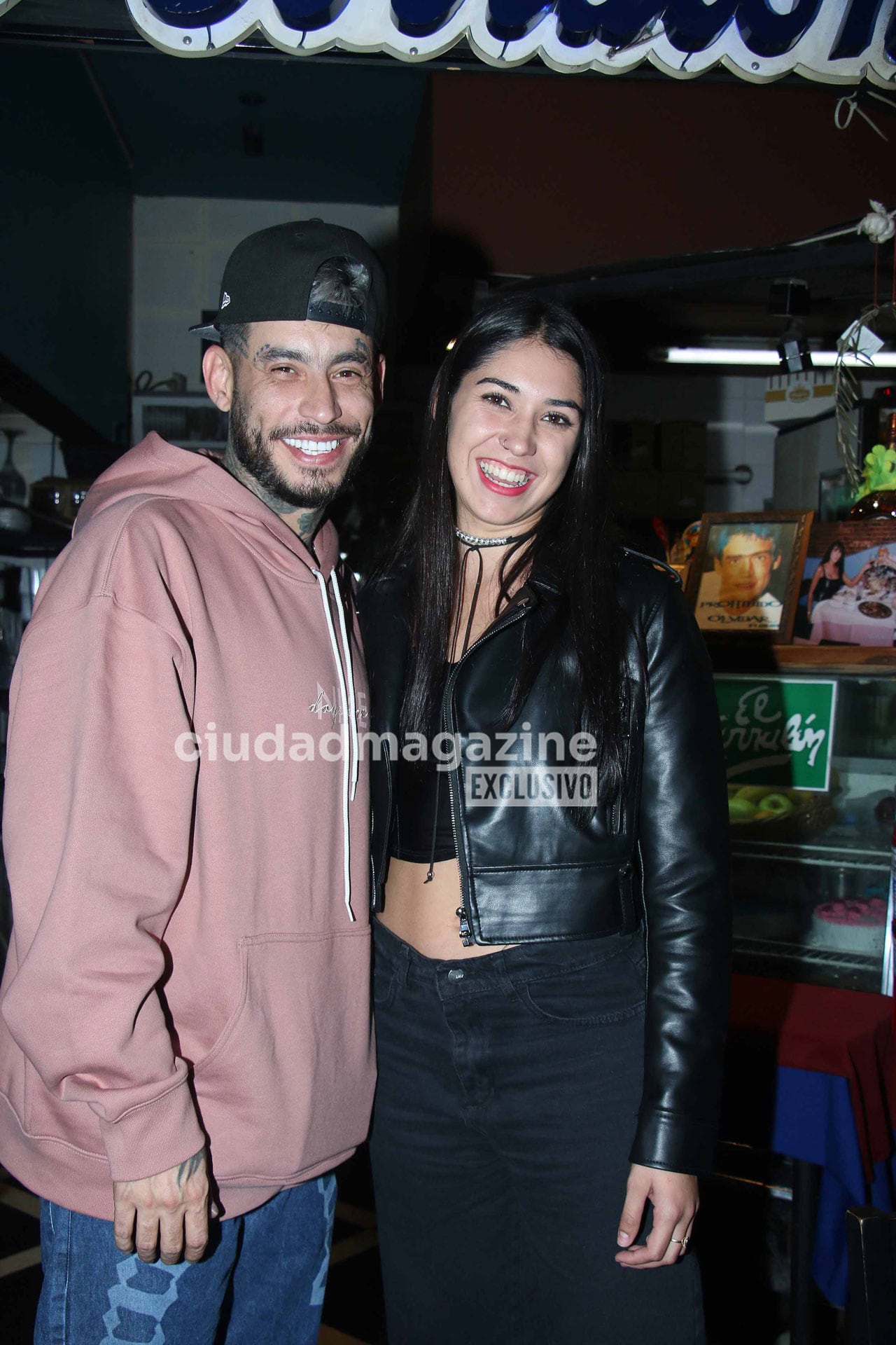 Ulises Bueno y Belén, su novia. (Foto: Movilpress)