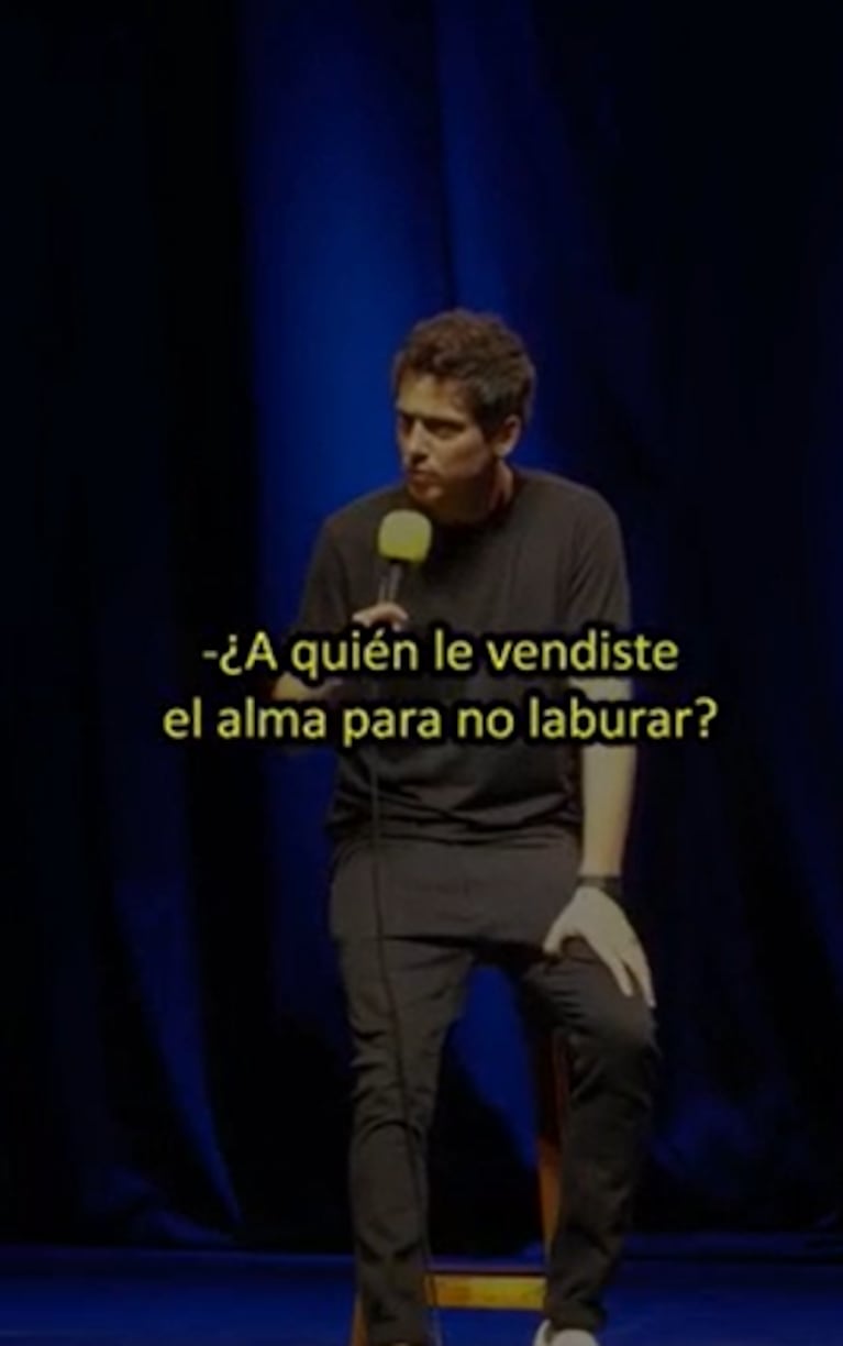 Un hombre irrumpió en un show de stand up e increpó al comediante: “¿A quién le vendiste el alma?”