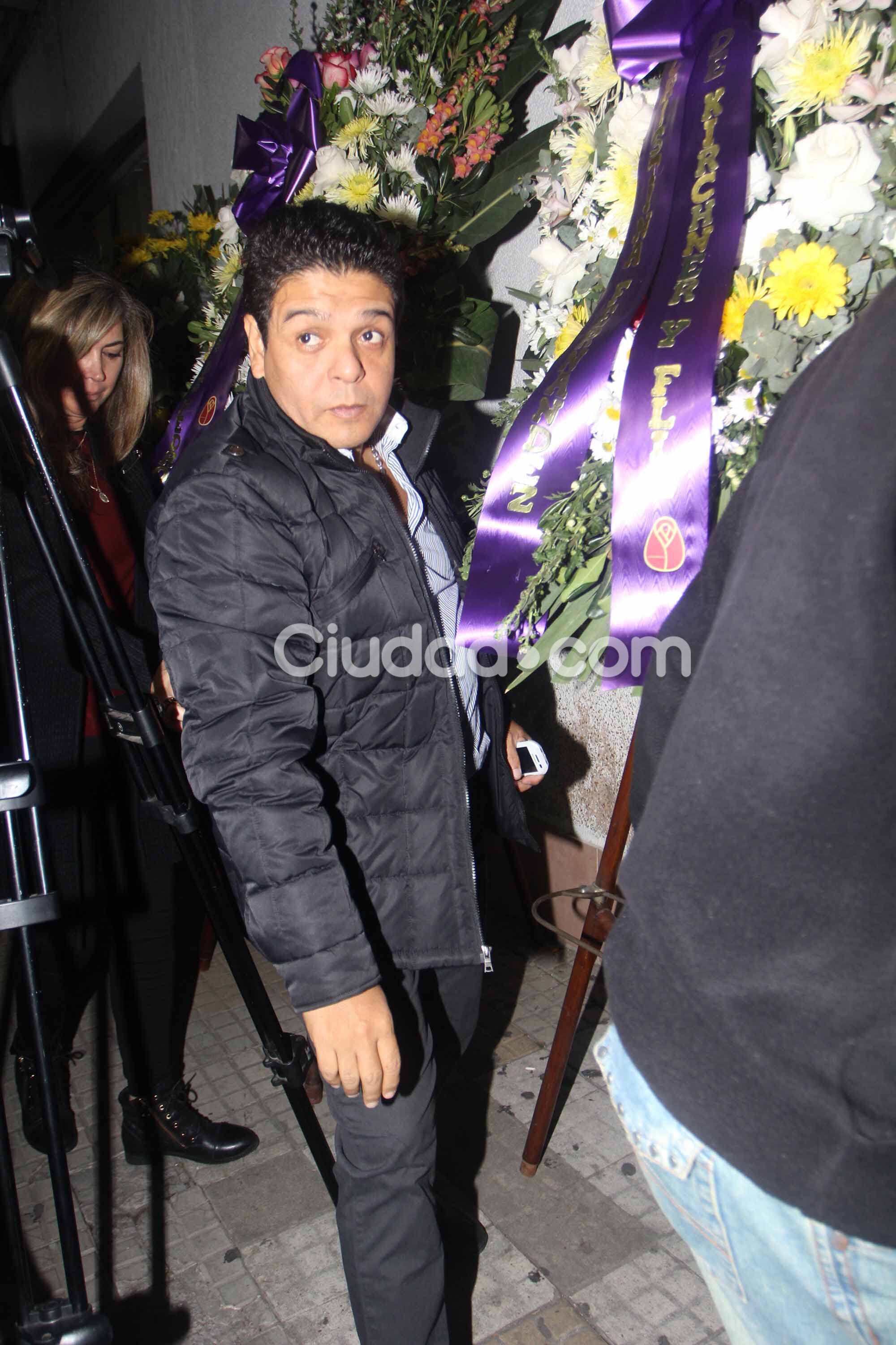 Uno de los hermanos de Diego en el velatorio de Don Diego. (Foto: Movilpress-Ciudad.com)