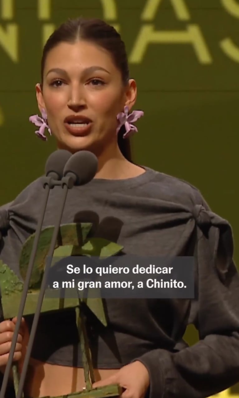 Úrsula Corberó ganó un prestigioso premio y se lo dedicó al Chino Darín: “Él es mi gran amor”