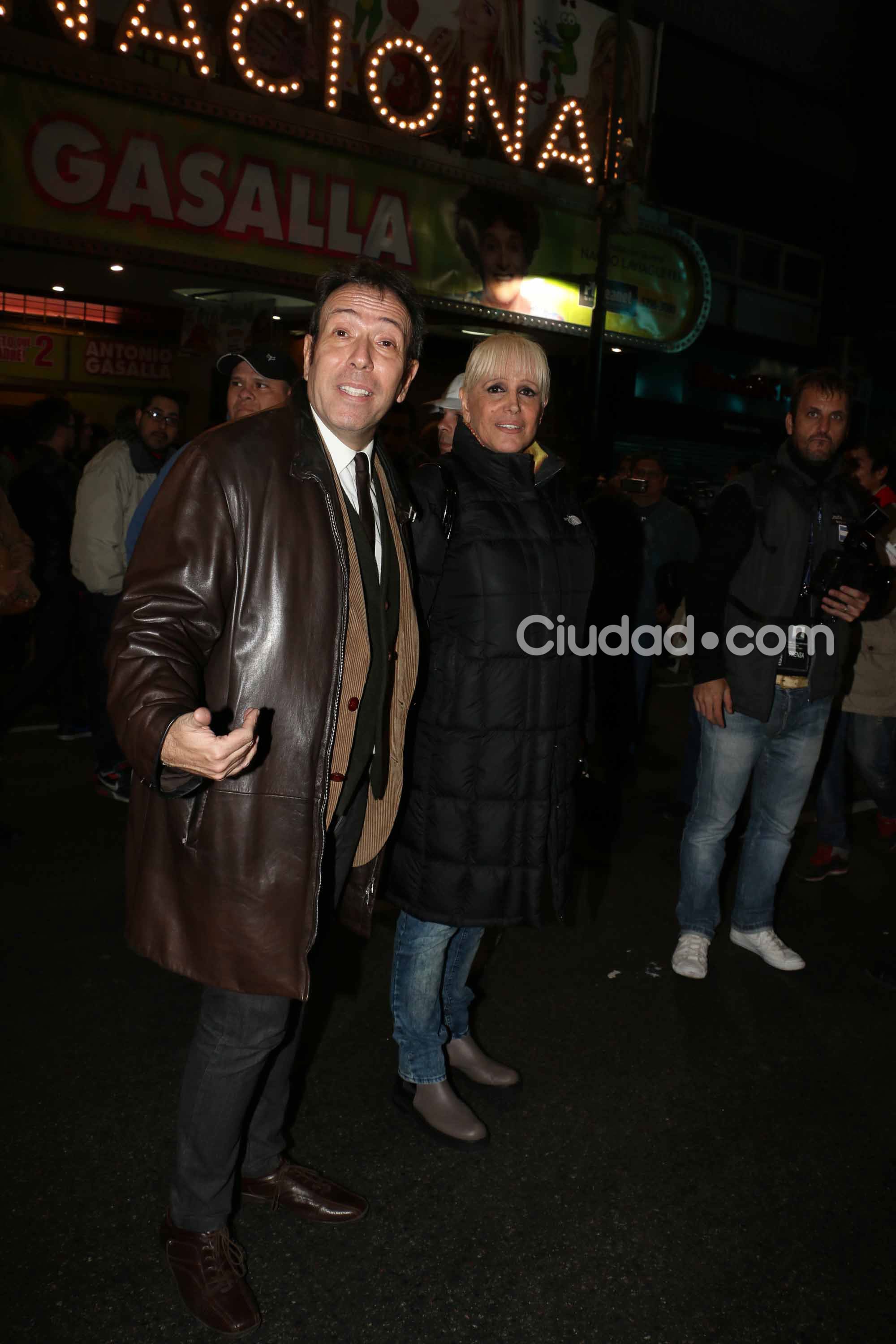 Valeria Lynch y Alejandro Veroutis, presentes en el velorio  (Fotos: Movilpress).