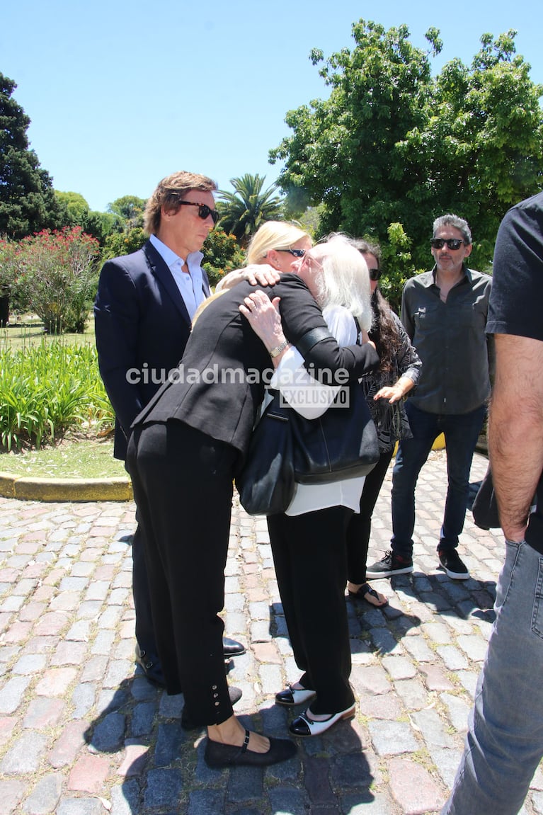 Valeria Mazza y Alejandro Gravier en el sepelio de Roberto Giordano