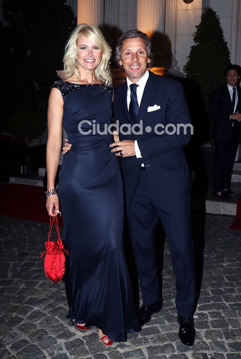 Valeria Mazza y Alejandro Gravier, muy elegantes. Foto: Movilpress-Ciudad.com.