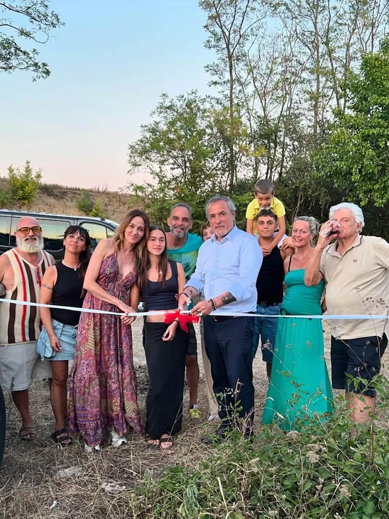 Vero Lozano y Antonia junto a Corcho Rodríguez y su familia italiana.