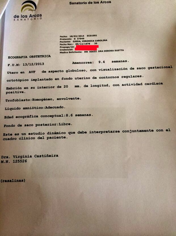 Verónica Ojeda mostró la ecografía que certifica que el embarazo existió.