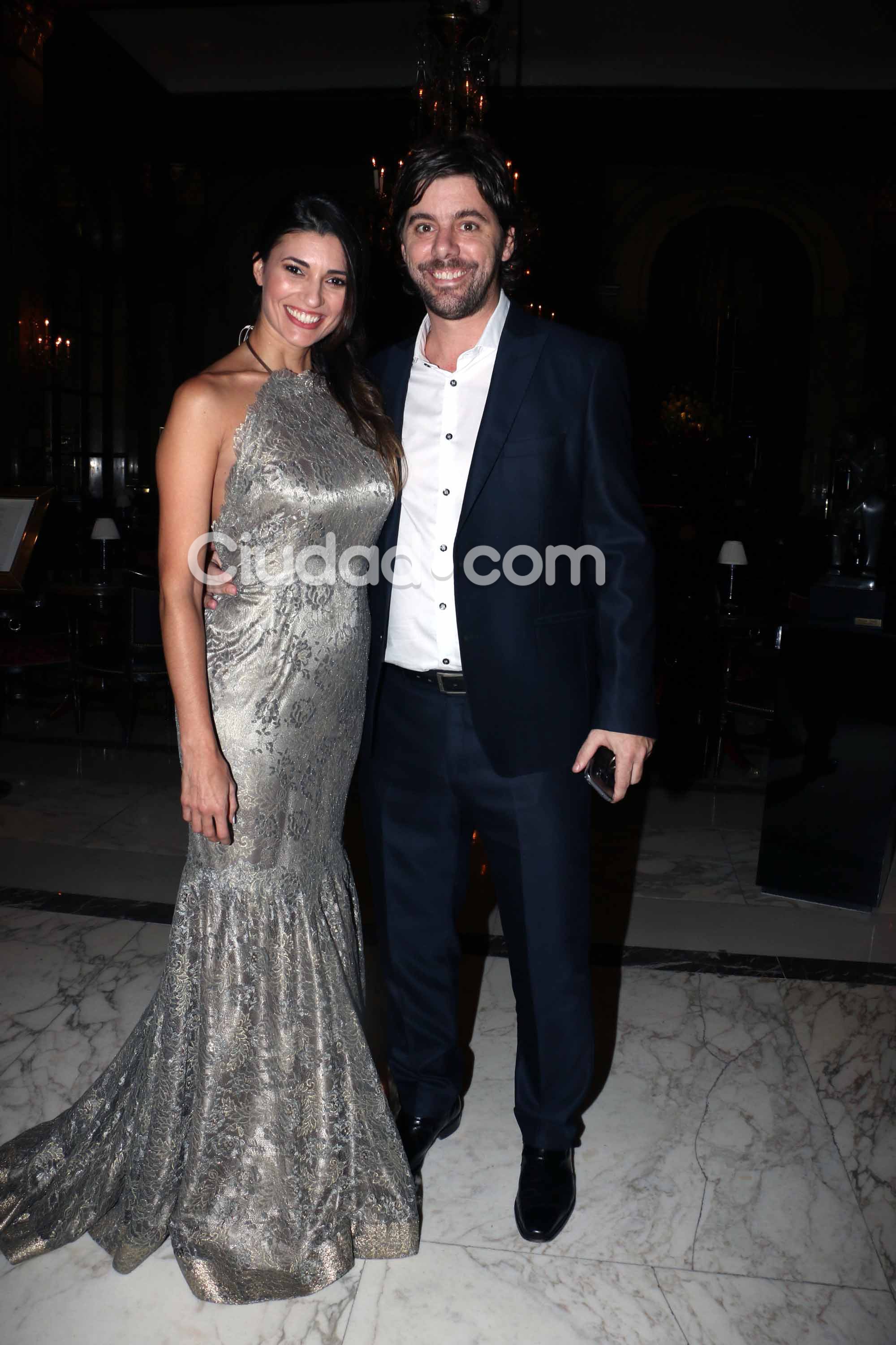 Verónica Perdomo asistió a la gala junto a su pareja (Fotos: Movilpress). 