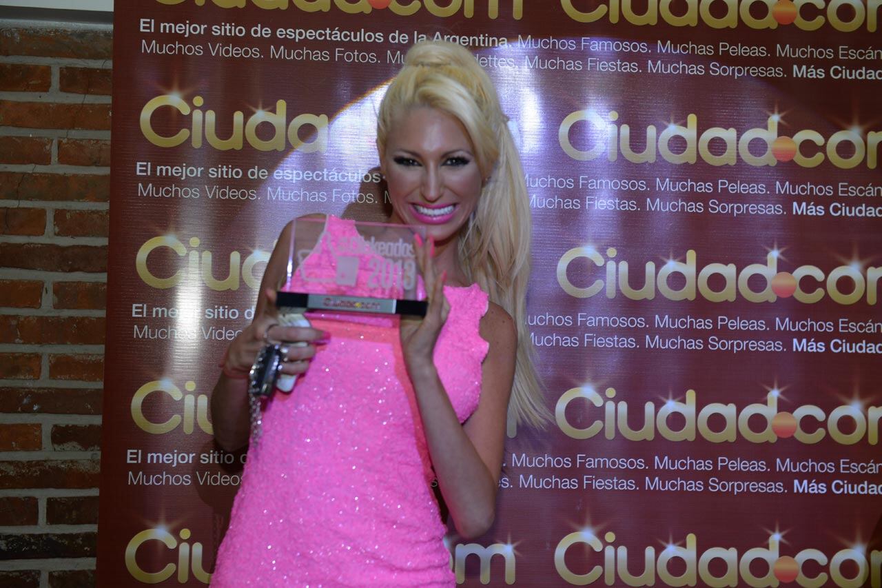 Vicky Xipolitakis celebró con una gran sonrisa su premio a Los Más Clickeados 2013. (Foto: Maxi Didari - Ciudad.com)