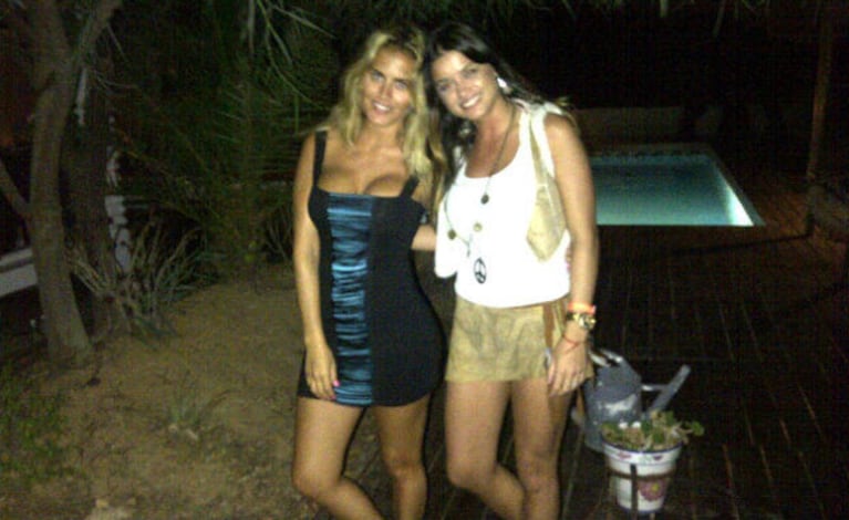 Victoria Saravia junto a su amiga, Silvina Luna (Foto: Twitter). 