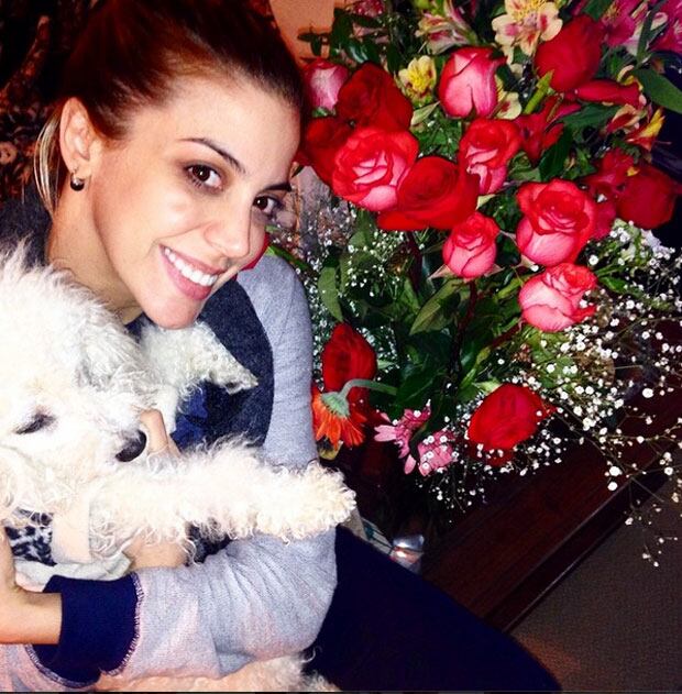 Virginia Gallardo con su perrito Bochi. (Foto: Twitter @virchugallardo)