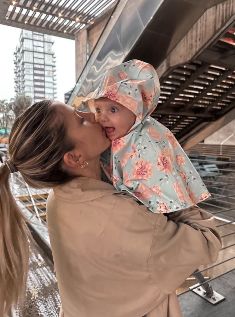 Vita, la hija de Cande Ruggeri, estrenó un tierno look para los días de lluvia