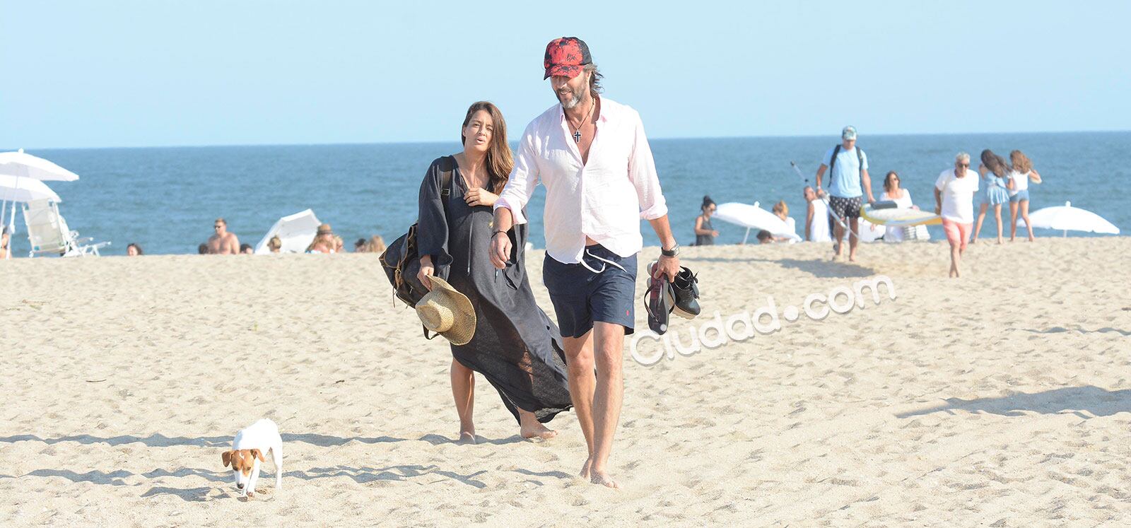 Vito Rodríguez y Eduardo Celasco, embarazados en Punta del Este. (Foto GM Press - Ciudad.com)