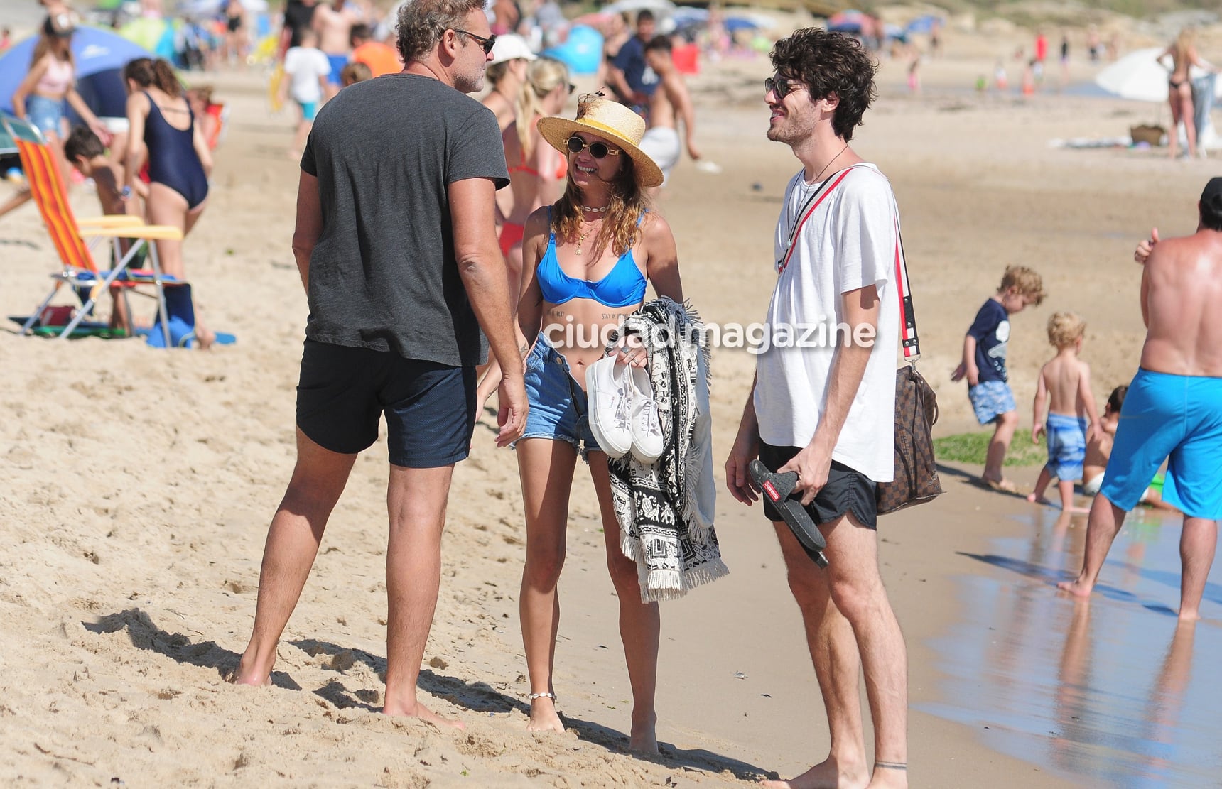 Vitto Saravia y Manu Desrets, enamorados en la playa. Foto: GM Press