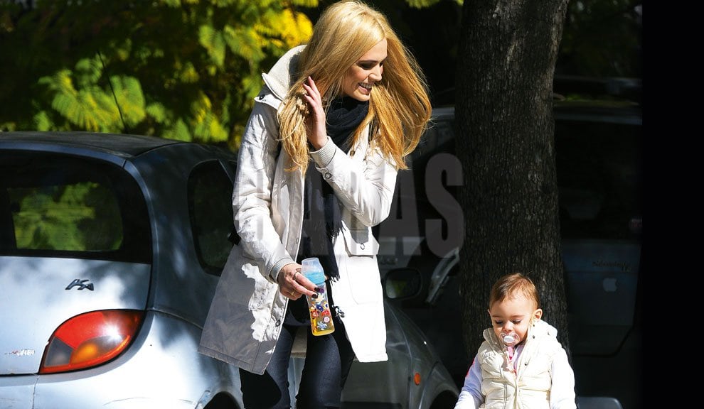 Viviana Canosa y su hija, Martina: paseos con looks composé. (Foto: revista Caras)