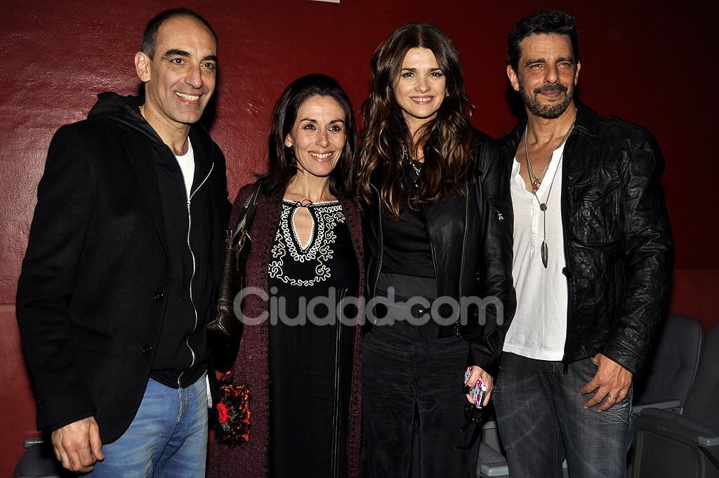 Viviana Saccone, Dayub, Araceli y Mazzei celebran el debut (Fotos: Jennifer Rubio).