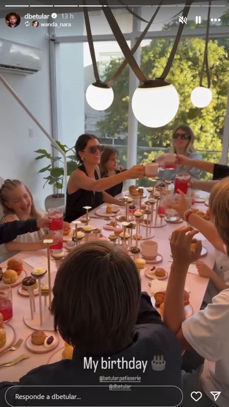 Wanda celebró su cumpleaños familia en la pastelería de Damián.