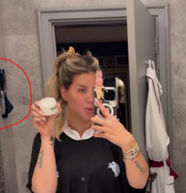 Wanda dejó colgada una tanga y quedó expuesta en redes. Foto: IG | wanda_nara