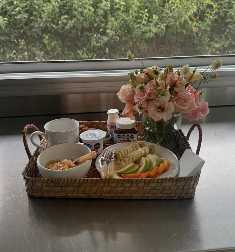 Wanda le llevó a su hija el desayuno a la cama.