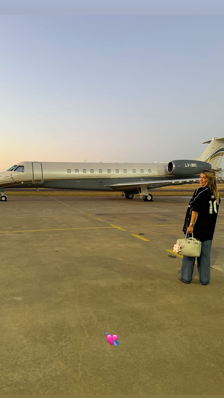 Wanda Nara antes de tomar el vuelo a Córdoba.