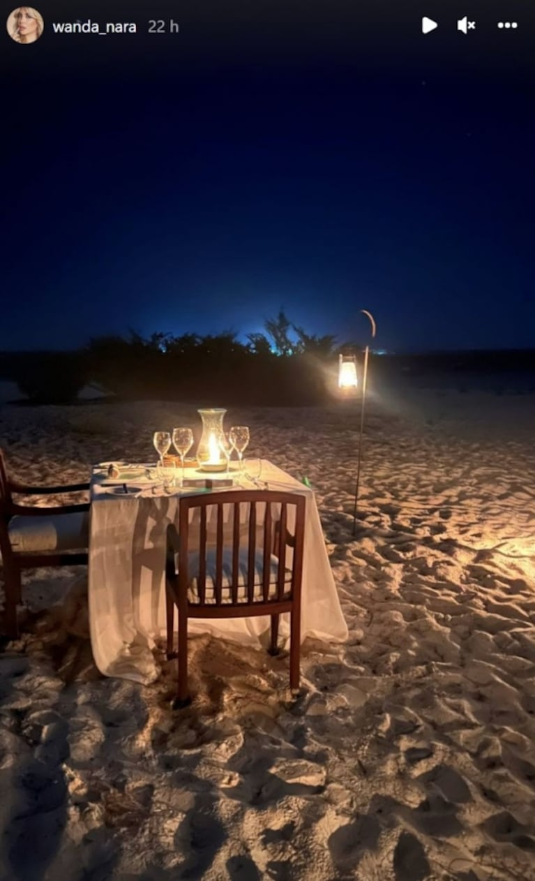 Wanda Nara compartió con Mauro Icardi una cena romántica en la playa