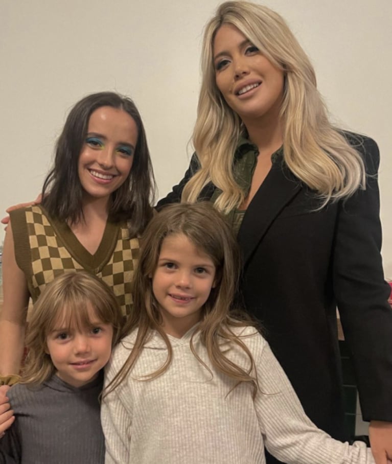 Wanda Nara compartió las fotos del tierno encuentro de sus hijas con Camilo tras su show: "Nunca olvidarán la visita en el camarín"