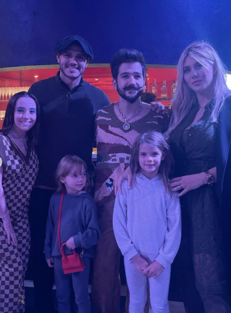 Wanda Nara compartió las fotos del tierno encuentro de sus hijas con Camilo tras su show: "Nunca olvidarán la visita en el camarín"