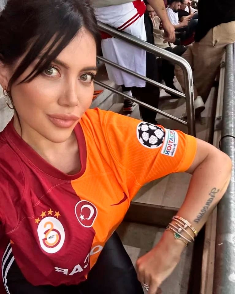 Wanda Nara con la remera de Mauro Icardi de Galatasaray.