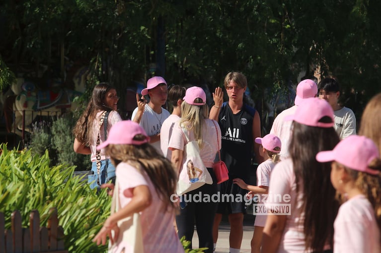 Wanda Nara de festejo en un parque de diversiones de Tigre. (Foto: Movilpress)