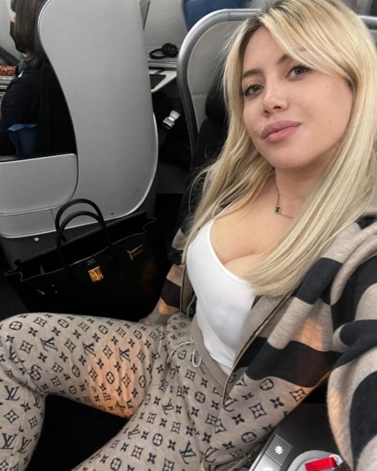 Wanda Nara llegó de sorpresa a la Argentina y la agarró un piquete en el tránsito: "Hola tráfico"