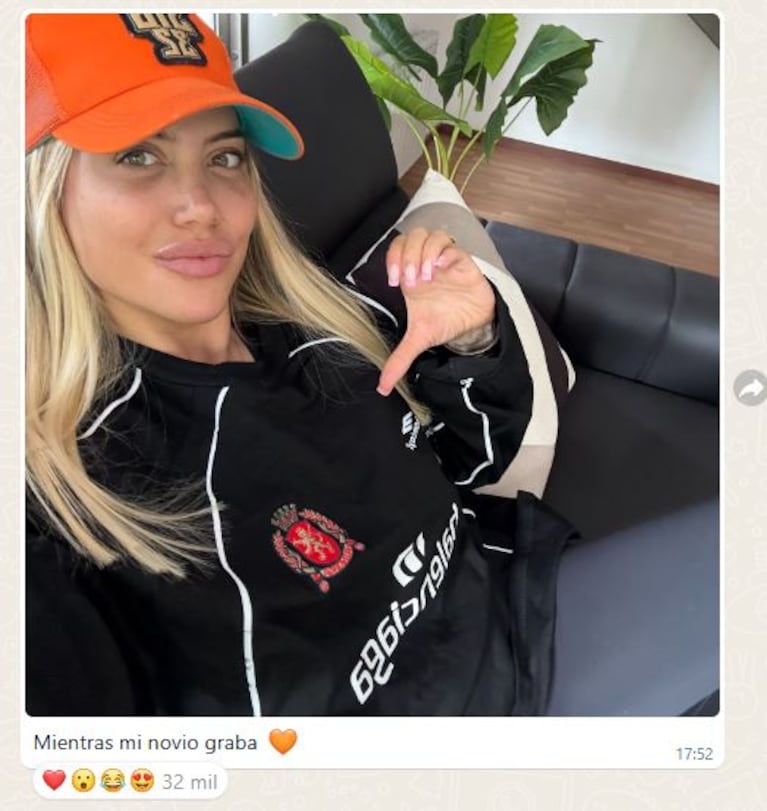 Wanda Nara posteó esta foto con un texto revelador en su canal de WhatsApp: "Mientras mi novio graba"