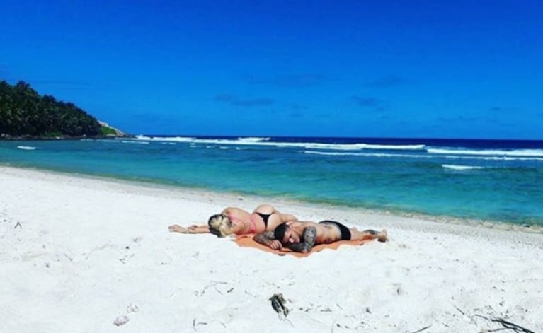 Wanda Nara y Mauro Icardi, apasionados en las islas Seychelles: mimos en la pileta y bikini sexy 