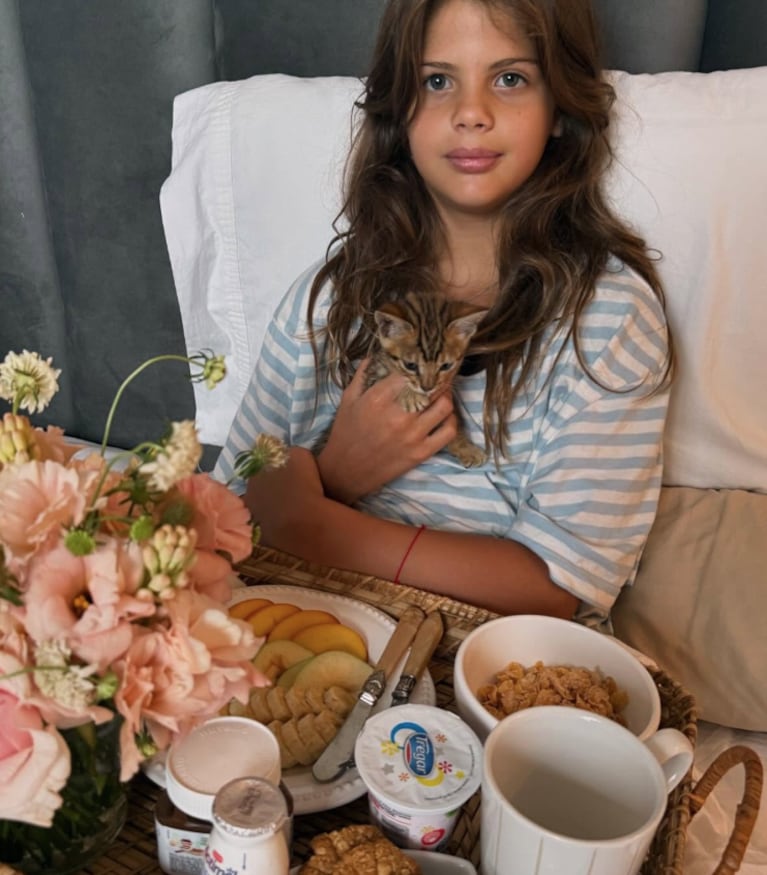 Wanda sorprendió a Fran con el desayuno en la cama y un dulce mensaje.