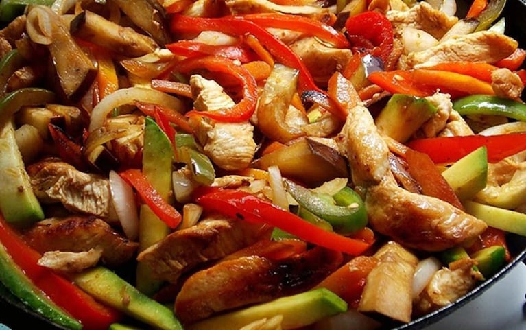 Wok de pollo con vegetales: las claves para que salga perfecto