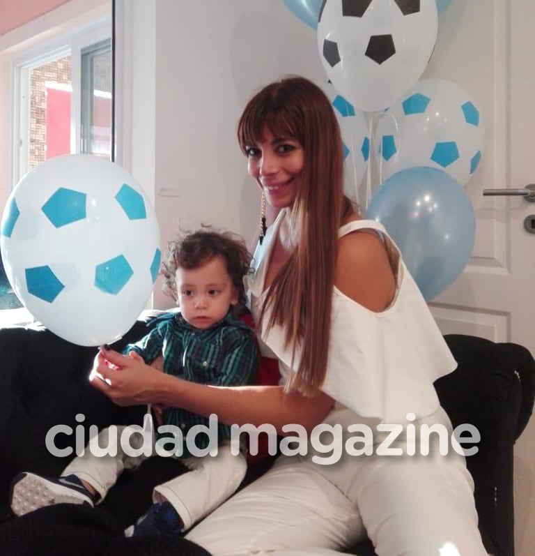 Ximena Capristo y Gustavo Conti bautizaron al pequeño Félix (Fotos: Álbum personal).