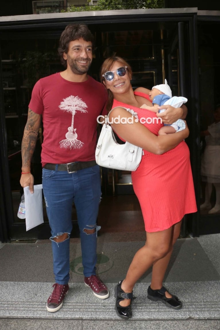 Ximena Capristo y Gustavo Conti presentaron a Félix, tras recibir el alta: "Fue un parto largo, pero yo quería un parto natural. ¡Es un bebé muy deseado!"