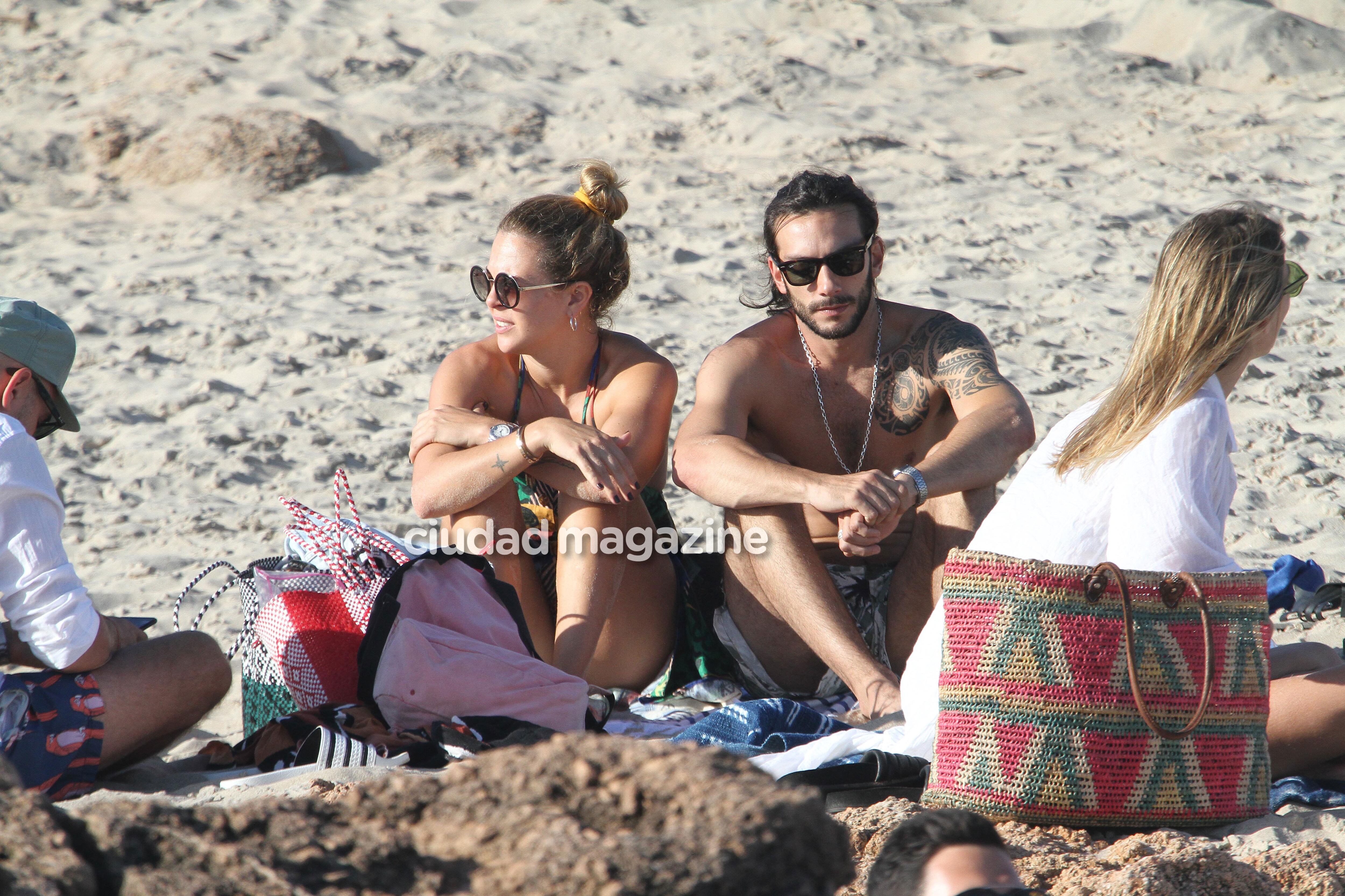 Yanina Screpante, muy acaramelada en las playas de Punta del Este (Fotos: Matías Souto/GM Press). 