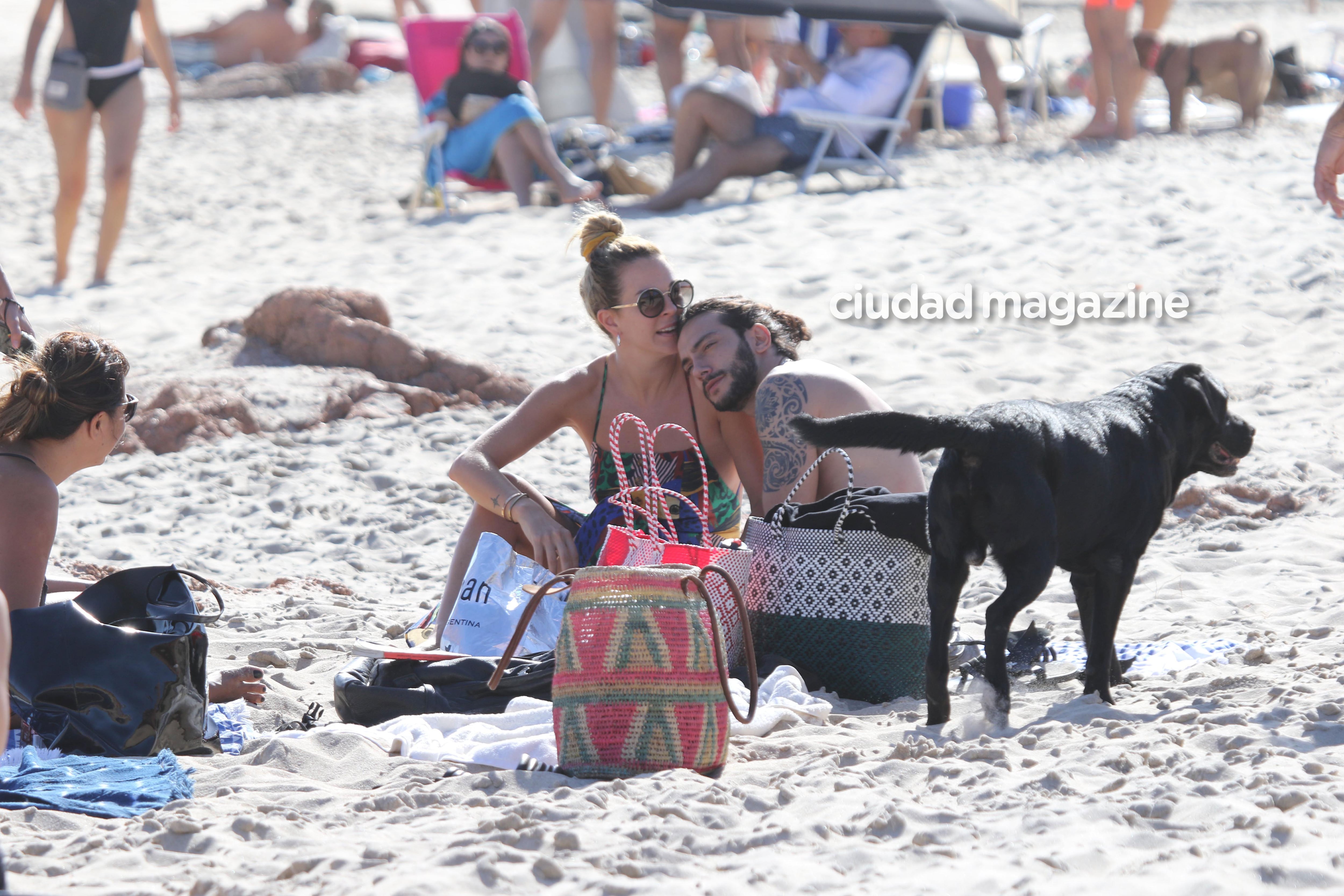 Yanina Screpante, muy acaramelada en las playas de Punta del Este (Fotos: Matías Souto/GM Press). 