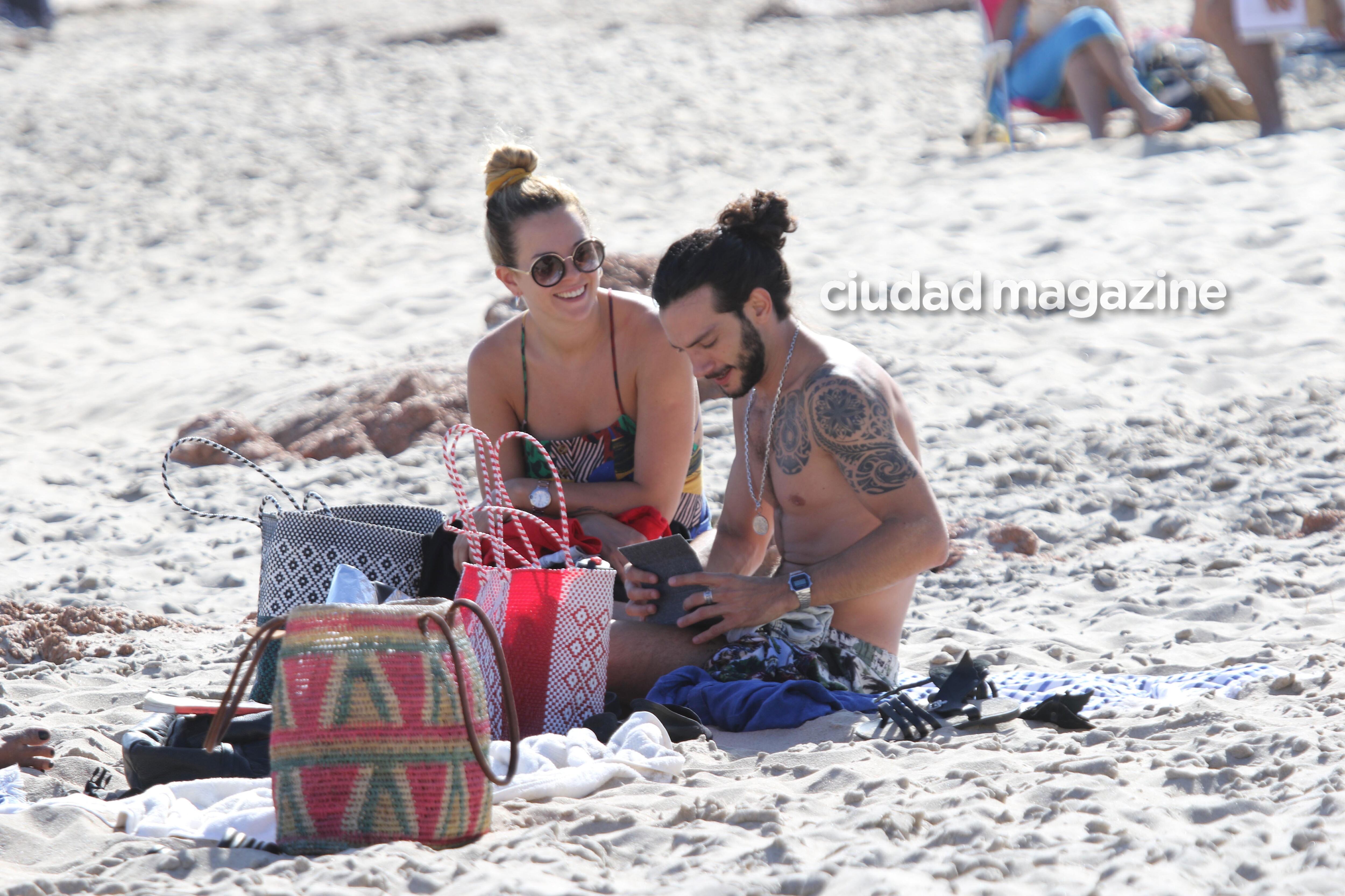 Yanina Screpante, muy acaramelada en las playas de Punta del Este (Fotos: Matías Souto/GM Press). 